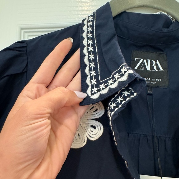 K1. NWT Zara Embroidered Navy Oversized Flower Detail Collared Button Down Shirt - Picture 6 of 6